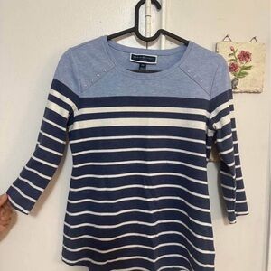 💙30 WOMENS TOPS 4 FOR $20